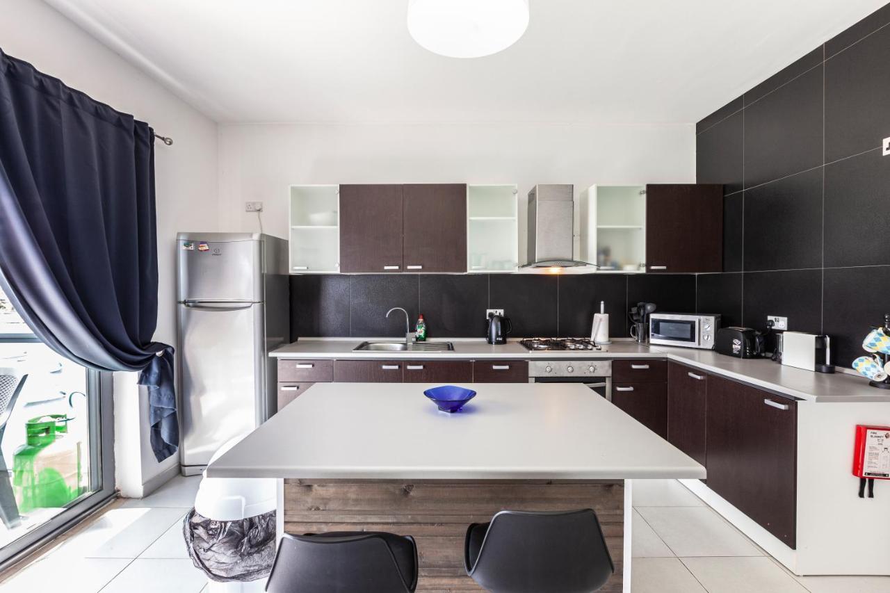Z4 - Seafront Apartment St. Paul's Bay Dış mekan fotoğraf